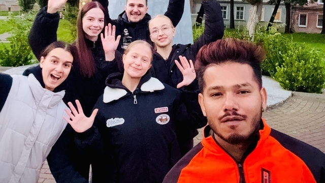 Хотел в Калининград, а попал в Советск. 33-летний индиец рассказал, как колесит по области на велосипеде (фото, видео)