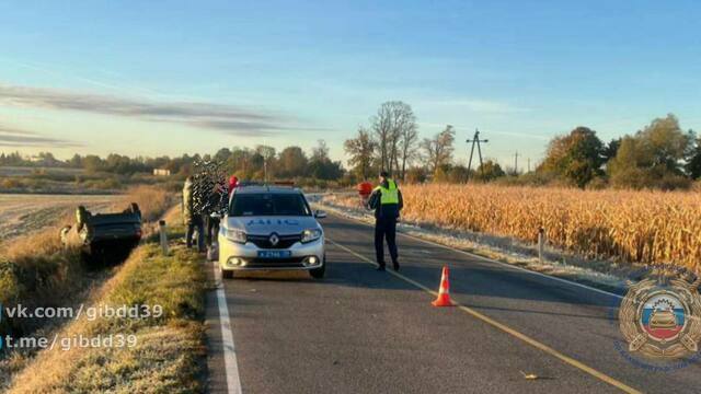 В Краснознаменском округе легковушка вылетела с дороги в кювет и перевернулась