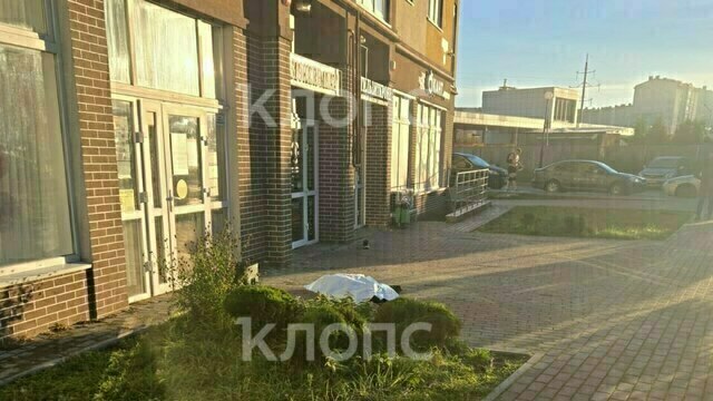 В Калининграде из окна высотки выпал 85-летний пенсионер, мужчина погиб  