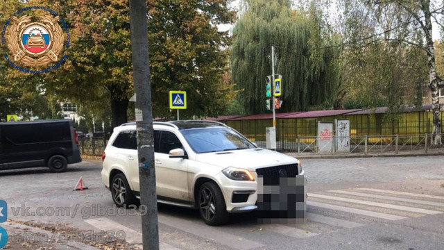 На Новом валу водитель внедорожника сбил женщину, её увезли в больницу  