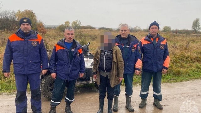 Под Правдинском спасатели вывели пожилую женщину из болота