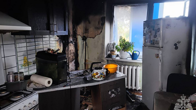 В Гусеве из загоревшегося дома спасли четырёх человек 