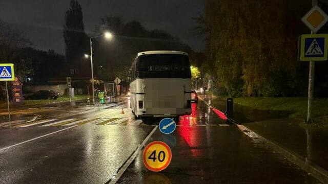 В Калининграде в пятницу вечером три пешехода попали под колёса автомобилей и автобуса (фото)