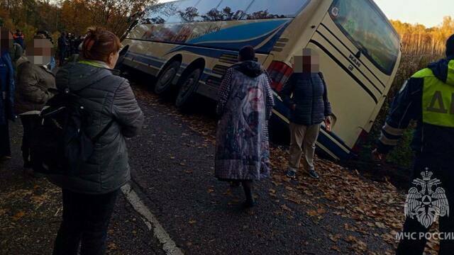 Под Полесском улетел в кювет автобус с туристами