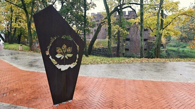 В Калининграде открыли первую часть сквера за башней Врангеля (фото)