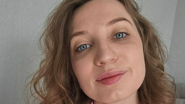 Свечи вместо звонков: калининградка, которая не побоялась начать с нуля
