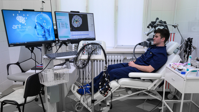 Пациента ведёт не один специалист, а сразу три – невролог, клинический психолог и терапевт