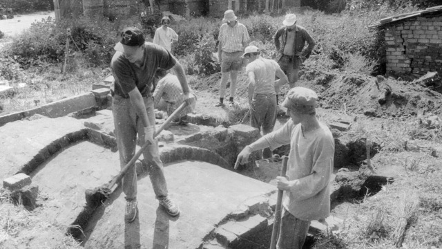 В госархиве вспомнили, как калининградские археологи в конце 90-х обыскивали склеп видного немецкого политика (фото) 