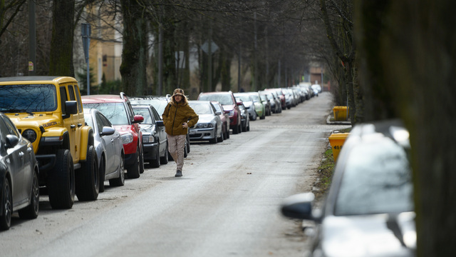 Цены на иномарки взлетят через месяц: повышение утильсбора снова отложили