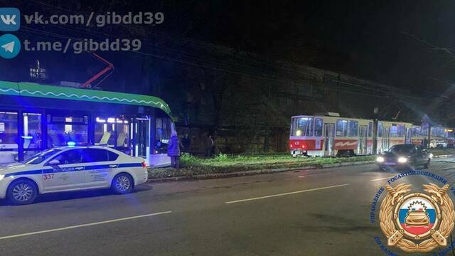 В Калининграде на Аллее Смелых водитель трамвая сбила подростка