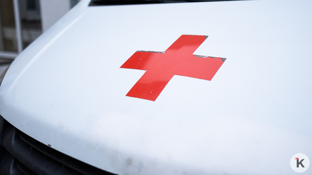 К жителям посёлка под Полесском по разбитой самосвалами дороге не может проехать скорая  