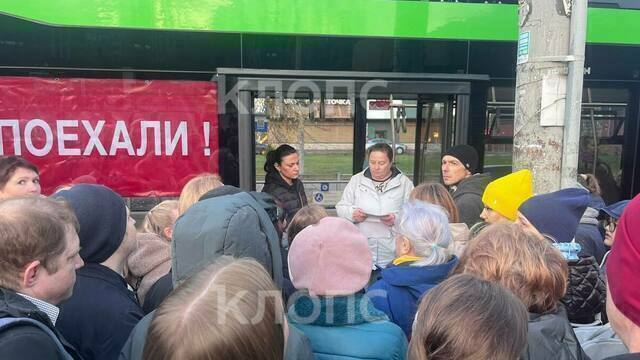 В Калининграде устроили юбилейный рейс троллейбуса, но кататься пришлось в битком набитом душном салоне (фото)