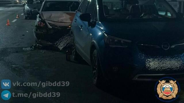 На Северном обходе Калининграда столкнулись три легковых автомобиля