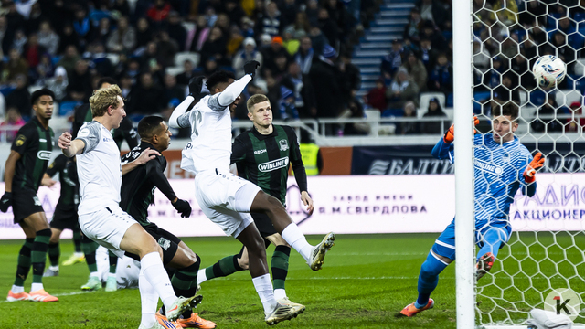 Как чемпион бегал от «Балтики» и тянул время: фоторепортаж с матча