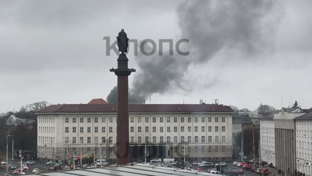 Калининградцев напугал огромный столб чёрного дыма в центре города, в МЧС просят не беспокоиться (видео)