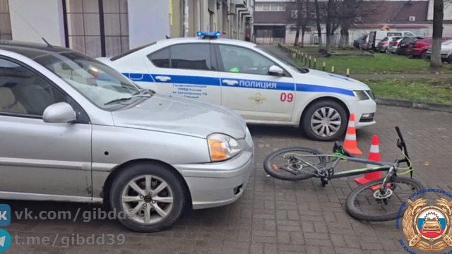 В Светлом легковушка сбила 11-летнего мальчика на велосипеде, ребёнок попал в больницу 