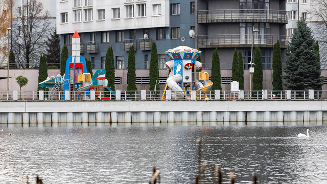 От летающей тарелки до брутальных стволов: 5 необычных детских площадок Калининграда (фоторепортаж) 