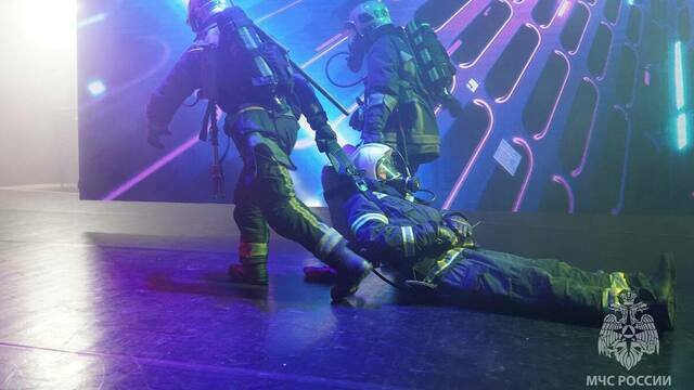 В театре эстрады «Янтарь-Холл» во время пожарно-тактических учений эвакуировали сто человек