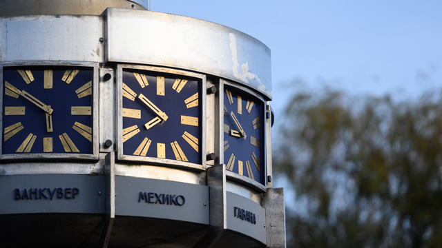 В Калининграде отреставрировали знаменитые часы с советской мозаикой