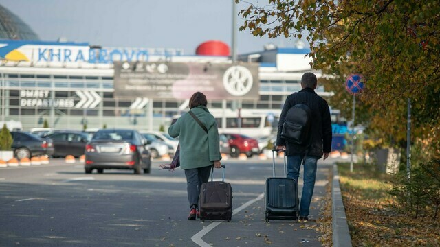 Написать в правительство можно, вызвать такси - нет:  что будет доступно по телефону после роуминга