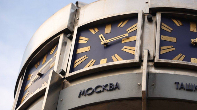 В Калининграде закончили ремонтировать уникальный памятник времён СССР: как изменились «Мировые часы» (фото)