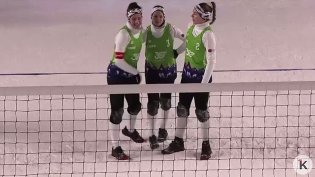 Из пляжки — в снежку: калининградский «Локомотив» победил на первом этапе зимнего волейбола