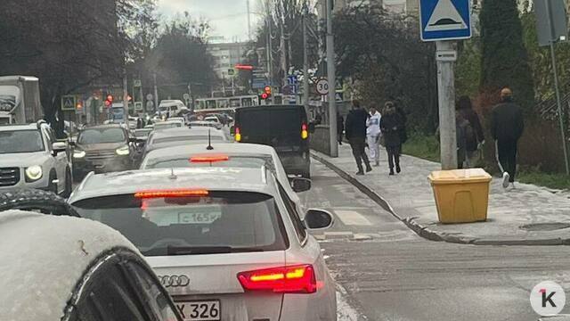 Калининградец на примере показал, почему на Фрунзе образуются пробки (фото)