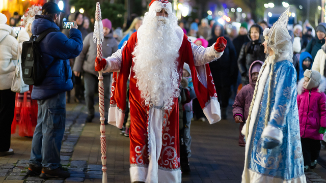 В Зеленоградске отметили день рождения Деда Мороза (фоторепортаж)