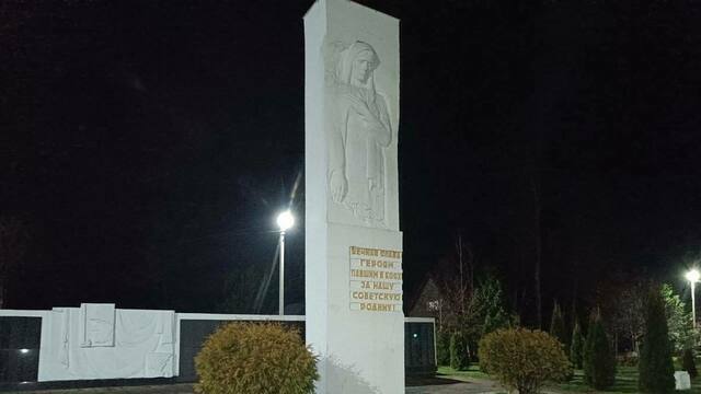 Администрация Гурьевского округа осмотрела мемориальный комплекс, который подвергся акту вандализма