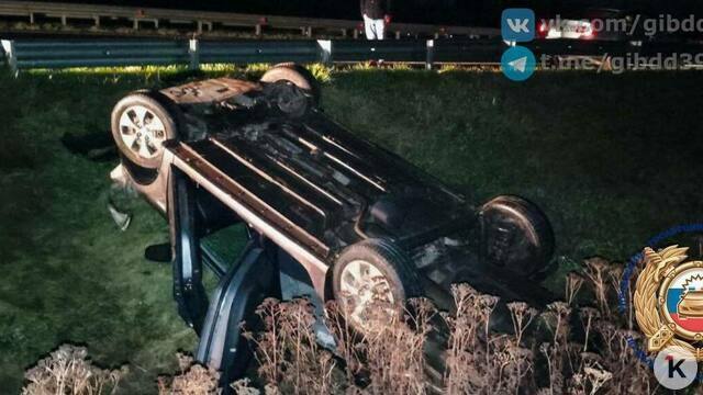 Перевёрнутую машину с телом нашли в кювете: калининградцы ищут свидетелей ДТП, в котором погиб их 40-летний родственник (фото) 