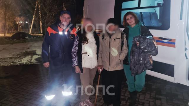 Спасатель нёс дедушку на спине: под Калининградом нашли старика с больными ногами, заплутавшего на прогулке 