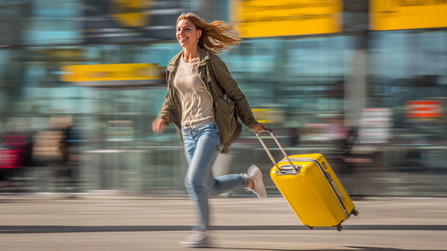 Калининградцам рассказали, как поймать горящий тур и не нарваться на мошенников