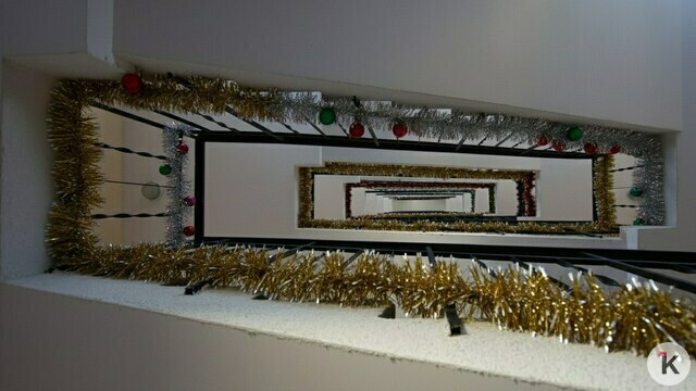 Дятлова объяснила, будут ли штрафовать за гирлянды и мишуру в подъездах