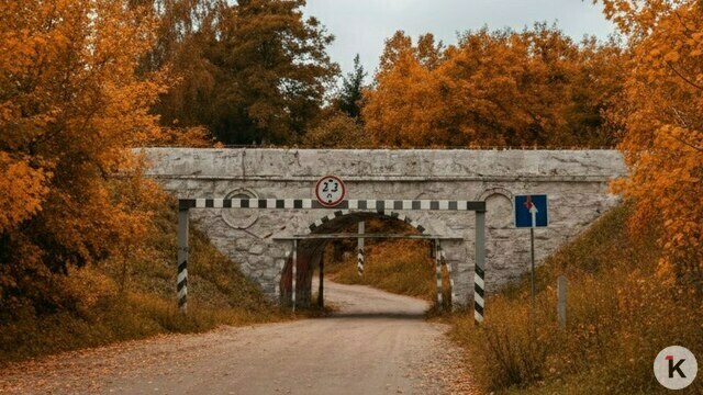 В Пионерском без объяснения причин закрыли дорогу возле Камня лжи, соединяющую две части города