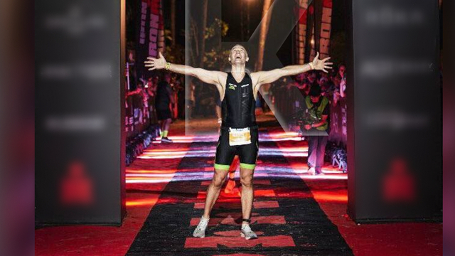 «Многим поплохело, их забирала скорая»: 46-летний калининградец победил в сложнейшей гонке Ironman в Малайзии (видео)