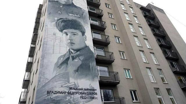 В Калининграде на улице Азовской на здании общежития БФУ открыли новый мурал