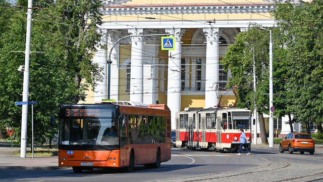 В Калининграде продолжат дублировать названия остановок транспорта на английском языке