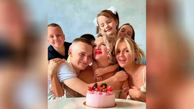 Многодетная калининградка помогла незнакомой одинокой маме, встретив её из роддома и доставив домой   