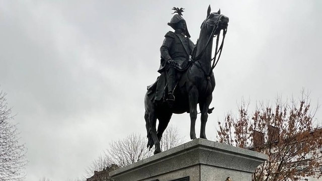 В Черняховске памятник Барклая-де-Толли теперь будет купаться в лучах прожекторов