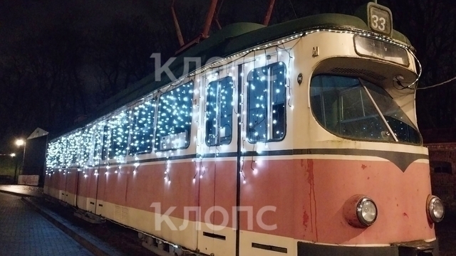 В Калининграде трамвай украсили в новогоднем стиле, но на линию он не выйдет (фото)