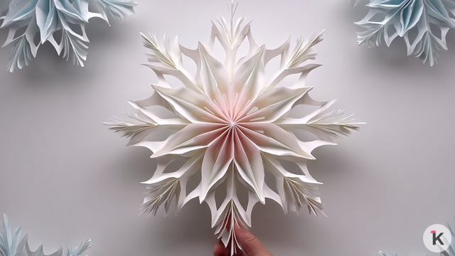 Чем занять ребёнка перед Новым годом: 5 оригинальных идей для бумажных снежинок 