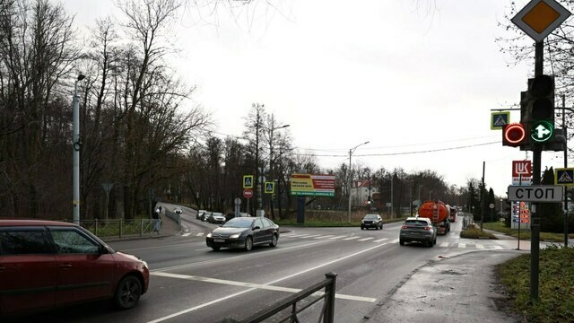 В Калининграде снова меняют режим работы светофоров на проблемном перекрёстке Суворова и Камской