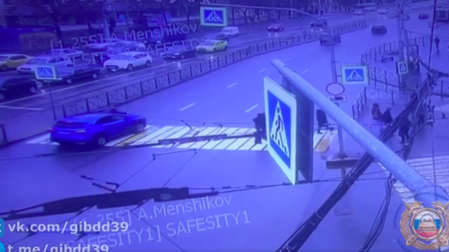 В Калининграде водитель Lexus сбил подростка, который переходил дорогу на разрешающий сигнал светофора