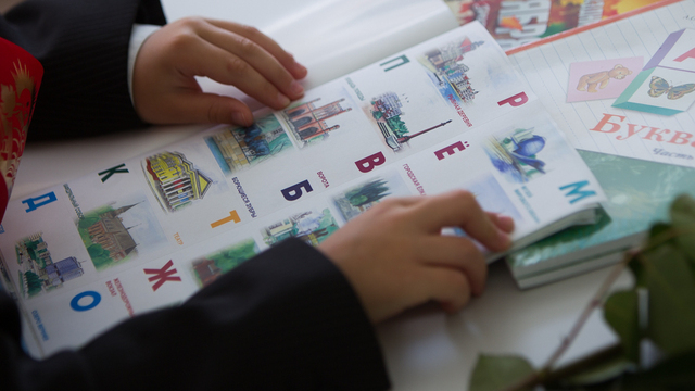 В Роспотребнадзоре ответили на жалобы родителей, чьи дети подхватили вшей в одной из школ Калининграда 