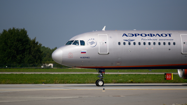 Калининградцы выстроились в очередь у авиакасс