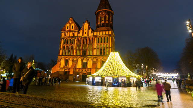 Смартфоны — мечта, конфеты — реальность: новогодний шопинг в Калининграде (инфографика)