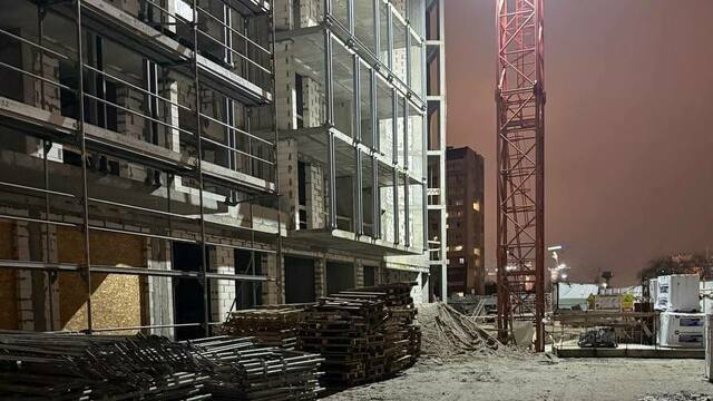 В Калининграде на стройке элитного комплекса с высоты упал рабочий