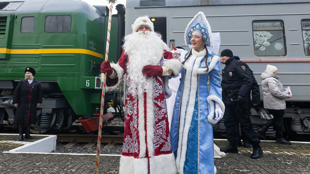 Дед Мороз приехал на поезде в два города Калининградской области (фоторепортаж)  