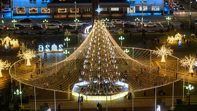 Новая ёлка на площади Победы, Калининград