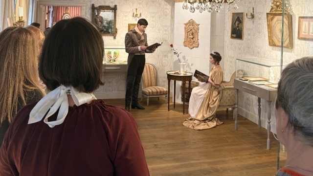 «Флористика — это язык общения XIX века»: в Советске музейный проект о цветах начался с костюмированного бала